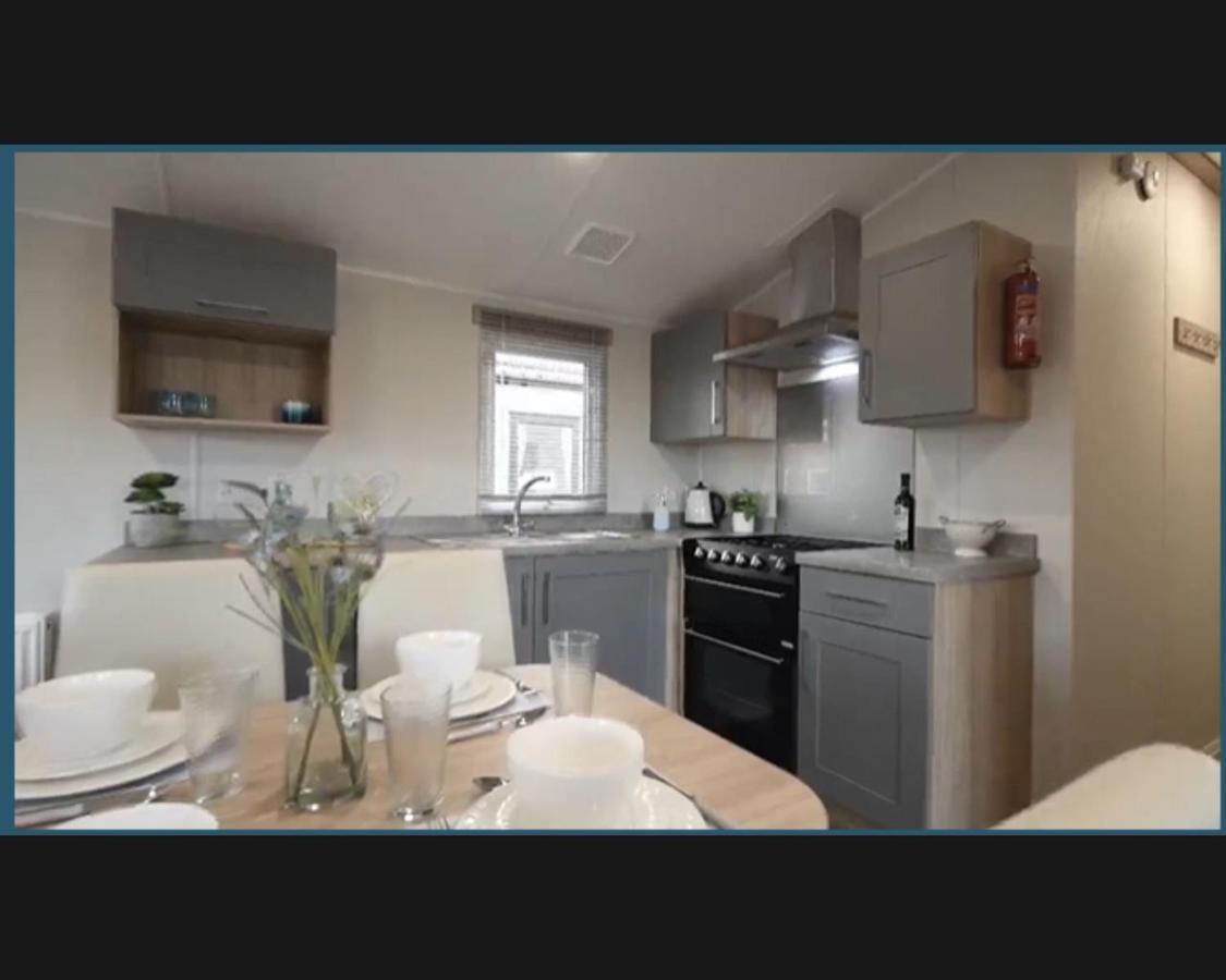 Vila Exotic 3-Bed Caravan At Newquay Holiday Park Exteriér fotografie