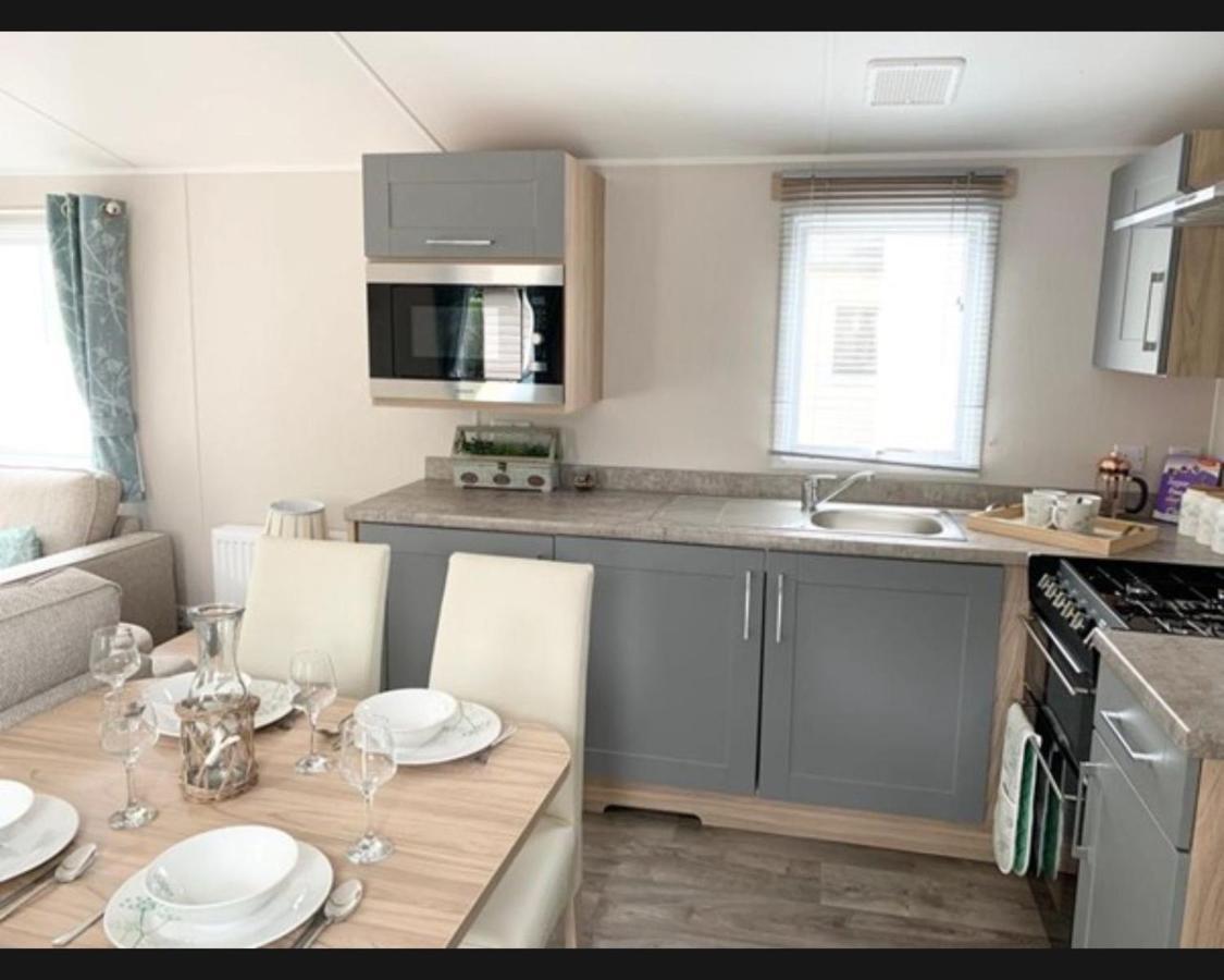 Vila Exotic 3-Bed Caravan At Newquay Holiday Park Exteriér fotografie