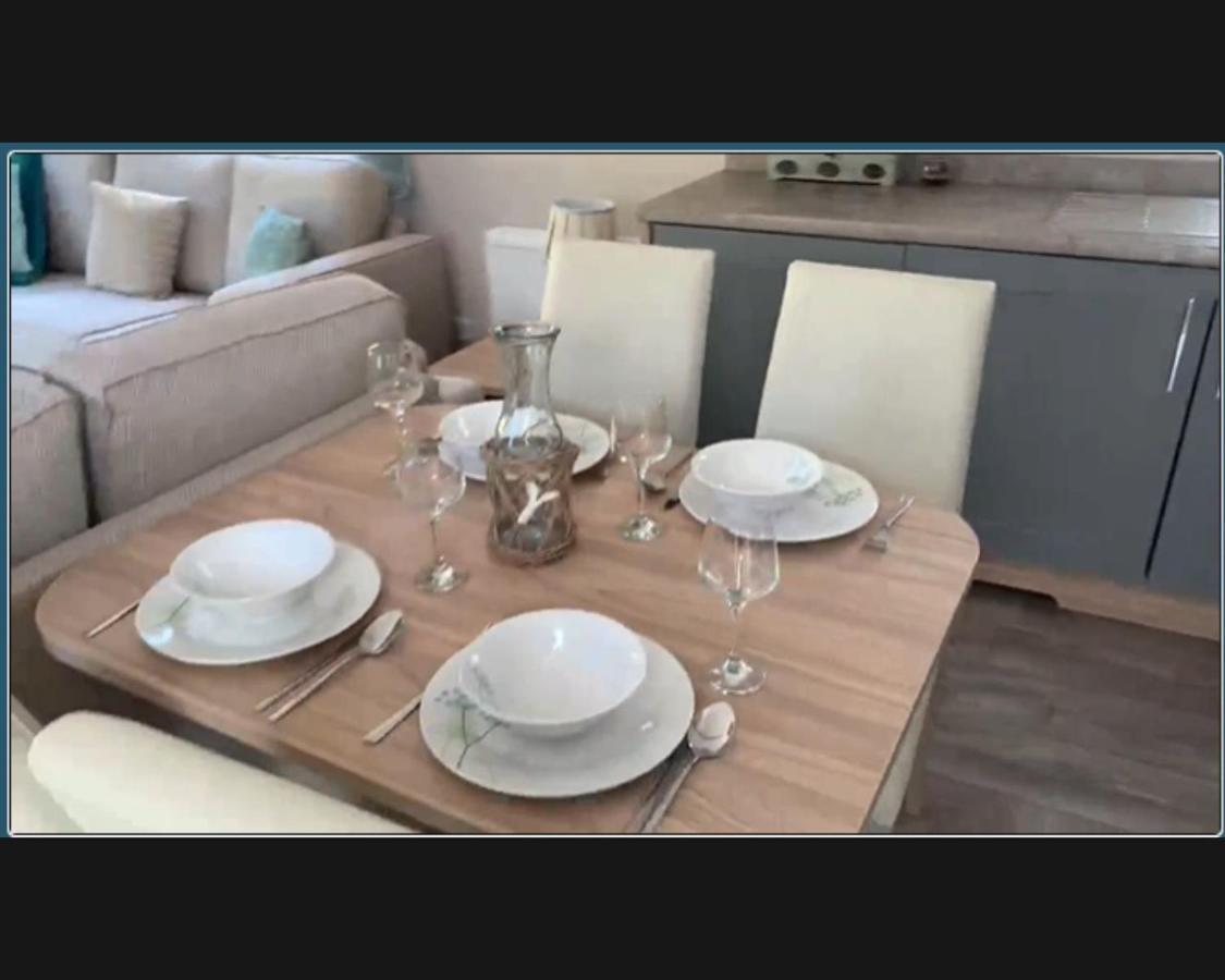 Vila Exotic 3-Bed Caravan At Newquay Holiday Park Exteriér fotografie